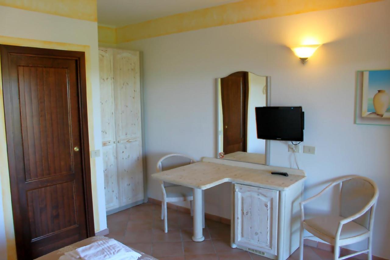 Residence Porto Mannu Палау Екстериор снимка