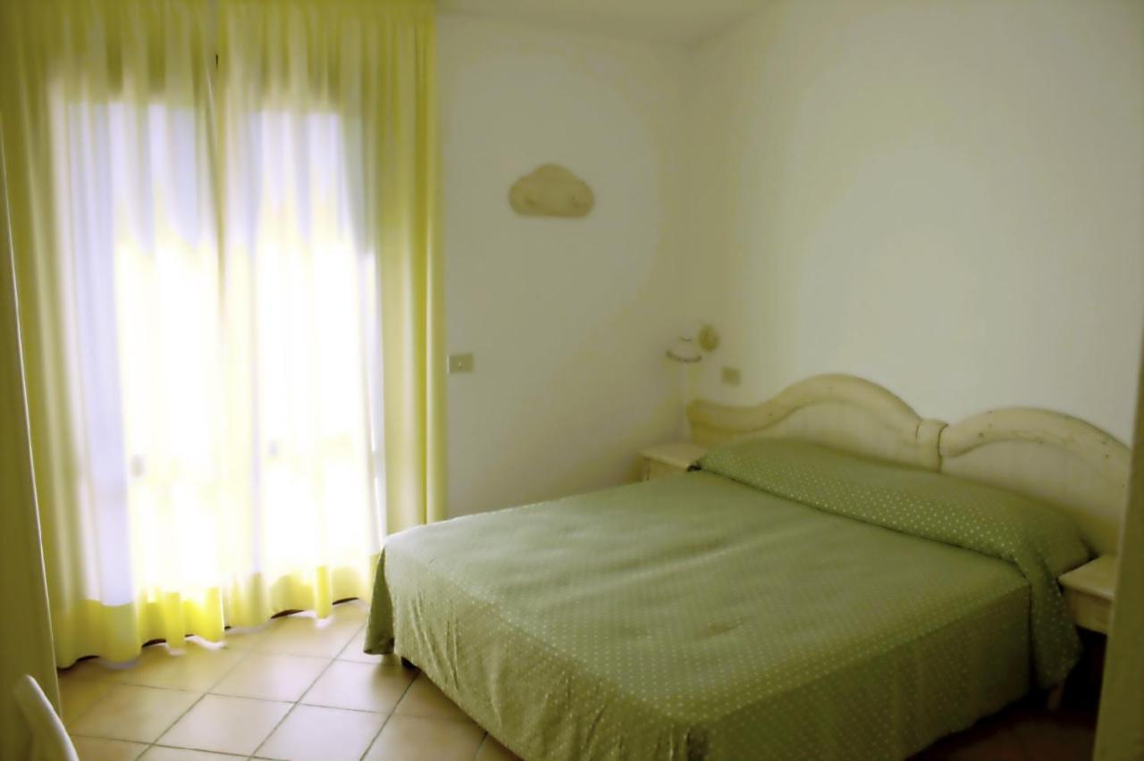Residence Porto Mannu Палау Екстериор снимка