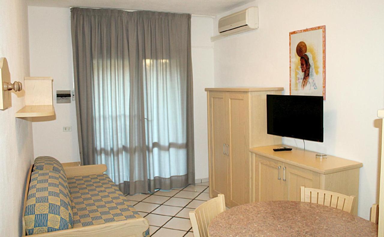 Residence Porto Mannu Палау Екстериор снимка